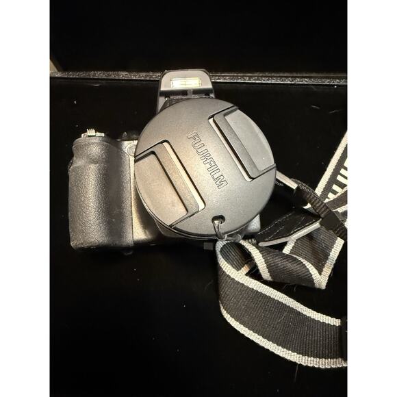 Fujifilm FinePix SL300 Digital Camera 14MP 30x Zoom w/ Accessories & SD Card - Picture 13 of 16